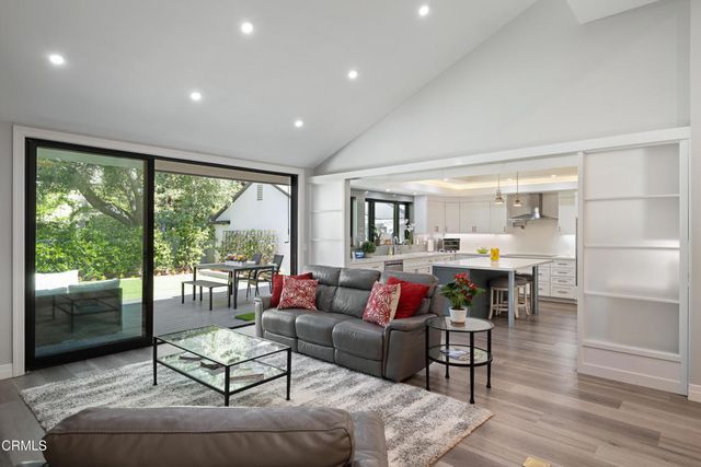 4428 Oakwood Avenue, La Canada Flintridge, CA 91011