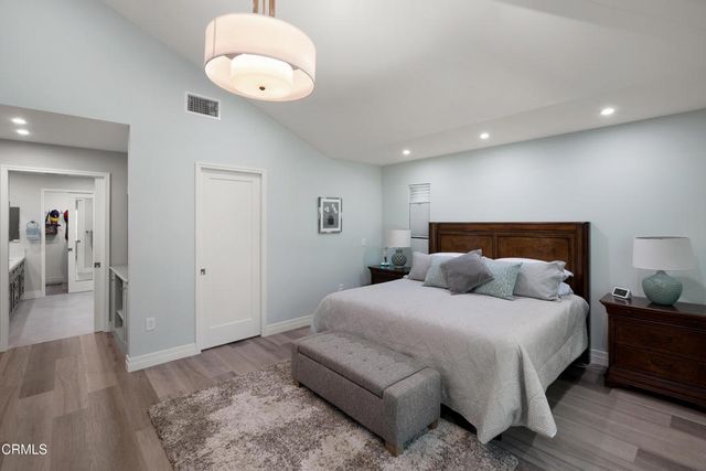 4428 Oakwood Avenue, La Canada Flintridge, CA 91011