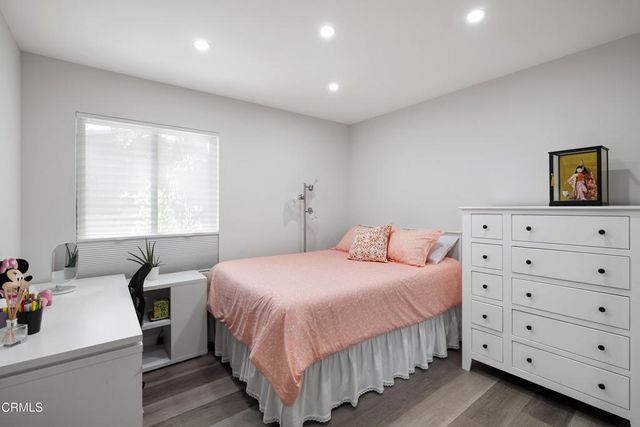 4428 Oakwood Avenue, La Canada Flintridge, CA 91011