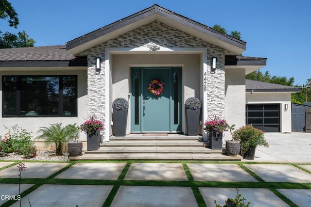 4428 Oakwood Avenue, La Canada Flintridge, CA 91011
