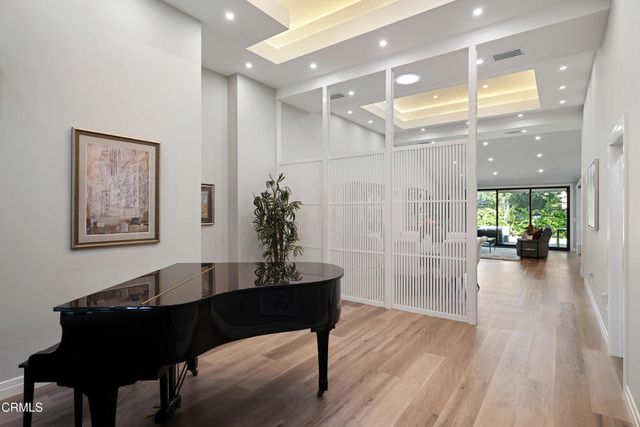 4428 Oakwood Avenue, La Canada Flintridge, CA 91011