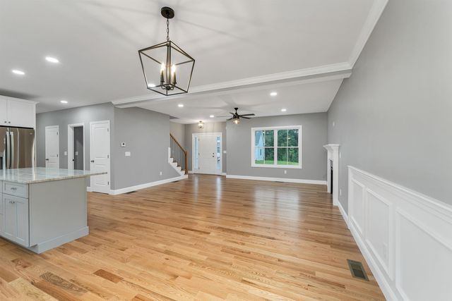 8 Shelburne Lane, Concord, NH 03301