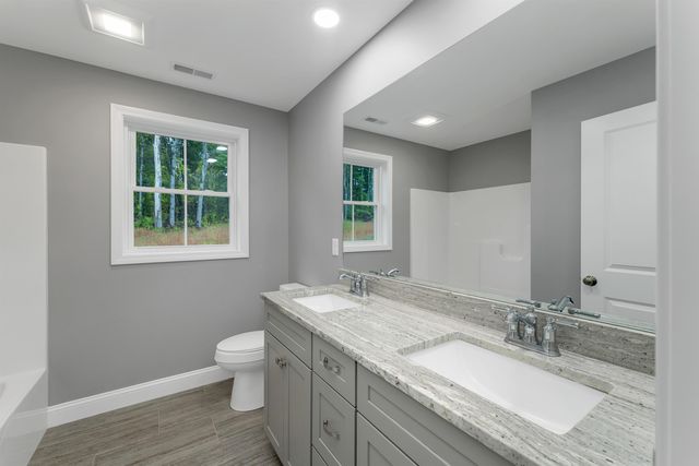 8 Shelburne Lane, Concord, NH 03301