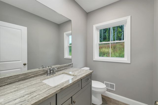 8 Shelburne Lane, Concord, NH 03301