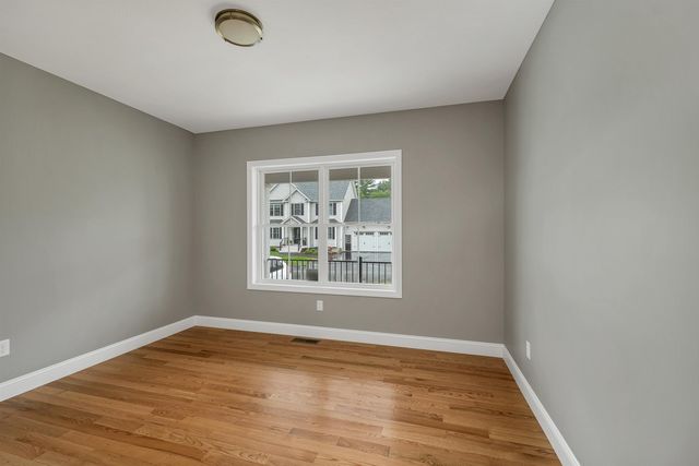 8 Shelburne Lane, Concord, NH 03301