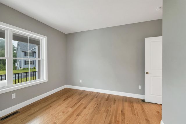 8 Shelburne Lane, Concord, NH 03301