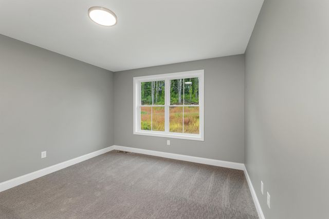 8 Shelburne Lane, Concord, NH 03301