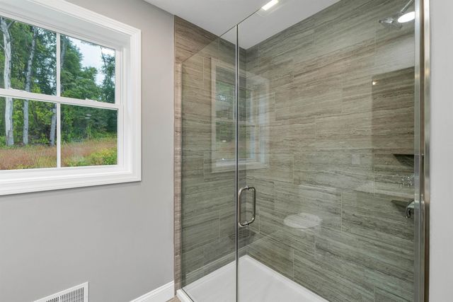 8 Shelburne Lane, Concord, NH 03301