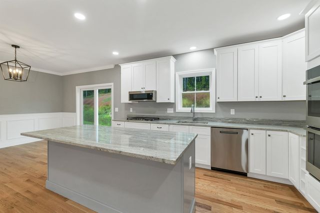8 Shelburne Lane, Concord, NH 03301