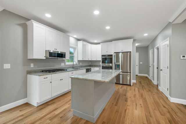 8 Shelburne Lane, Concord, NH 03301