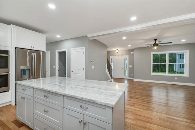 8 Shelburne Lane, Concord, NH 03301