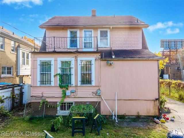 574 W Greendale, Detroit, MI 48203