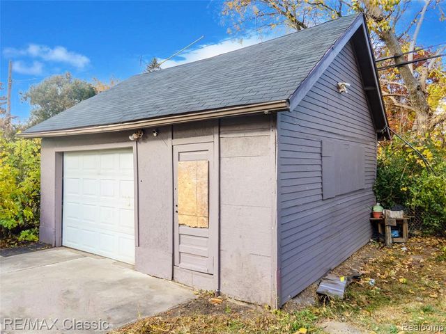 574 W Greendale, Detroit, MI 48203