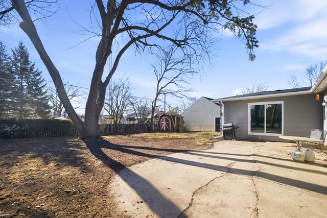 425 Walnut Drive, Streamwood, IL 60107