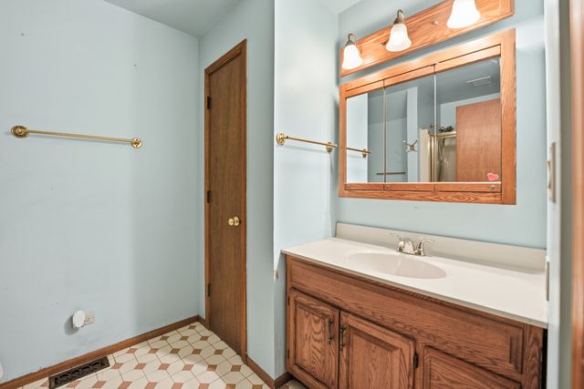 425 Walnut Drive, Streamwood, IL 60107