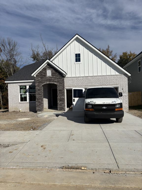 1038 Lionheart Drive, Hermitage, TN 37076