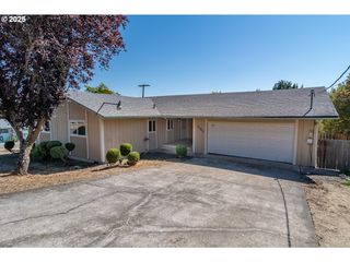 310 Nw LOST Ln, Winston, OR 97496