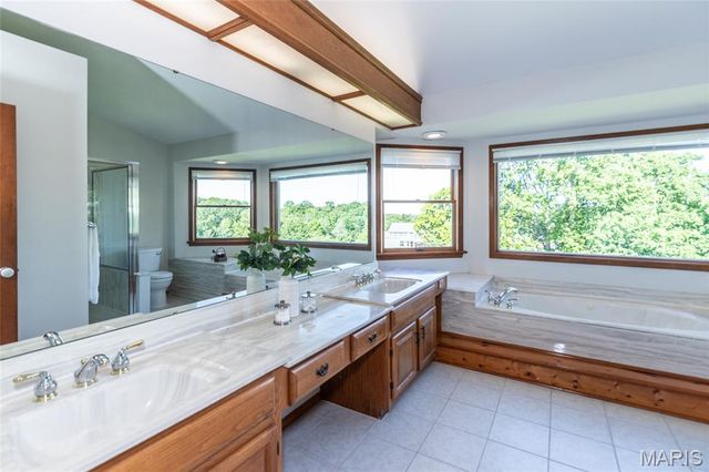 2821 Championship Boulevard, St Louis, MO 63129
