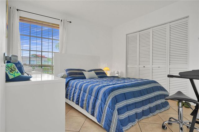10786 N Kendall Dr D18, Miami, FL 33176