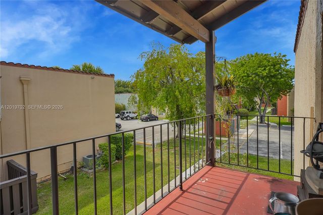 10786 N Kendall Dr D18, Miami, FL 33176