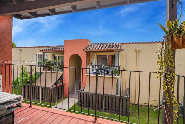 10786 N Kendall Dr D18, Miami, FL 33176