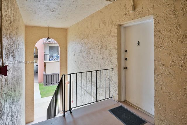 10786 N Kendall Dr D18, Miami, FL 33176