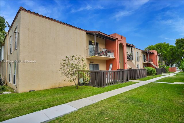 10786 N Kendall Dr D18, Miami, FL 33176