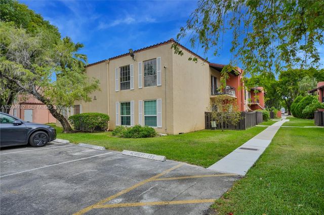 10786 N Kendall Dr D18, Miami, FL 33176