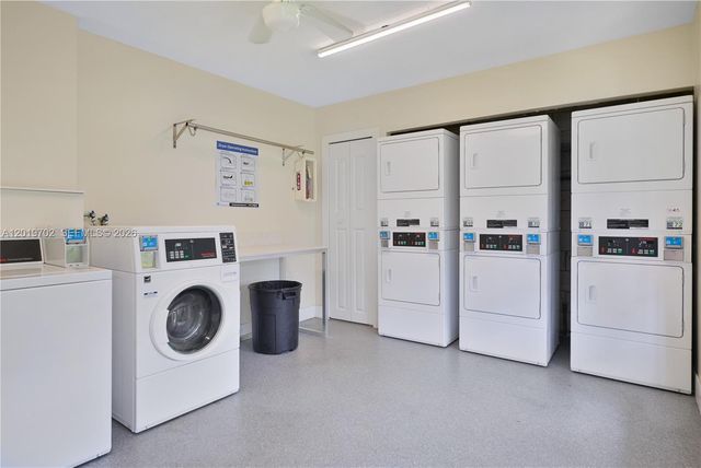 10786 N Kendall Dr D18, Miami, FL 33176