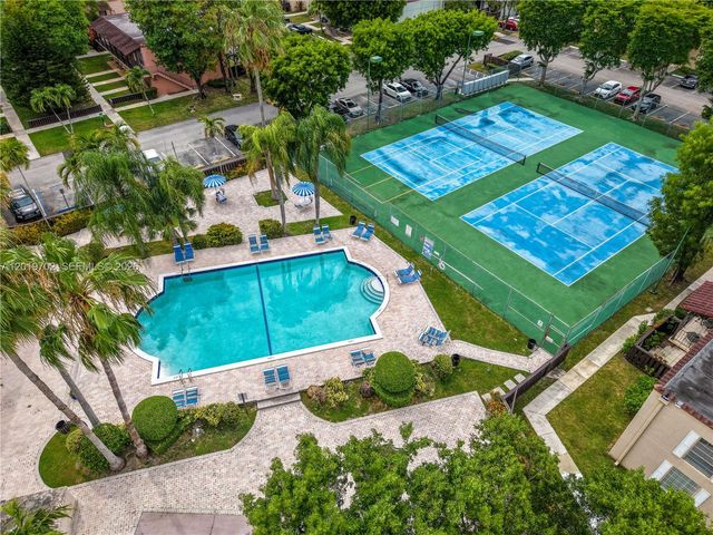 10786 N Kendall Dr D18, Miami, FL 33176