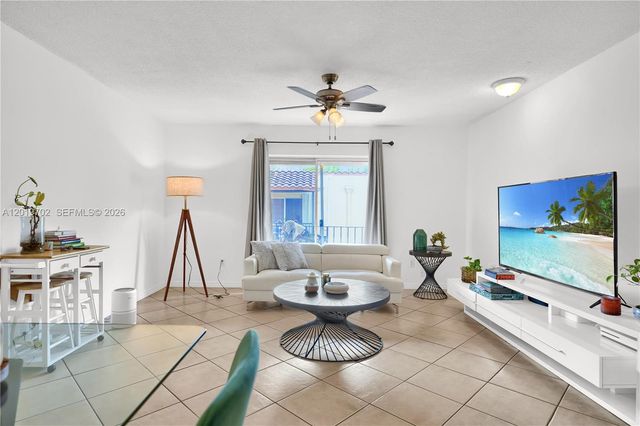 10786 N Kendall Dr D18, Miami, FL 33176