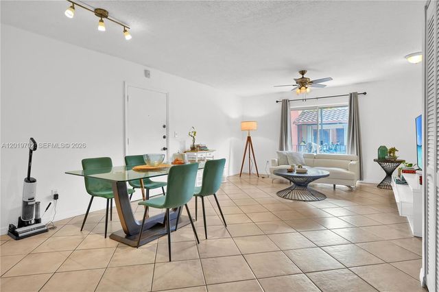 10786 N Kendall Dr D18, Miami, FL 33176