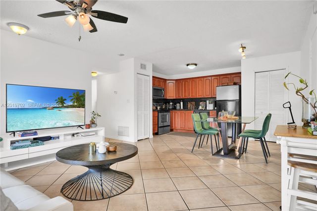 10786 N Kendall Dr D18, Miami, FL 33176