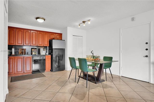 10786 N Kendall Dr D18, Miami, FL 33176