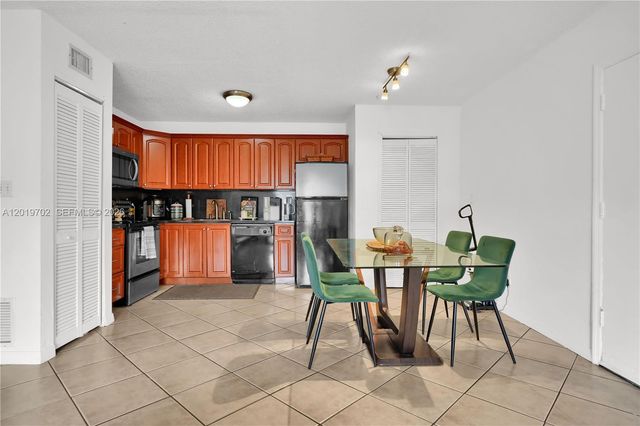 10786 N Kendall Dr D18, Miami, FL 33176