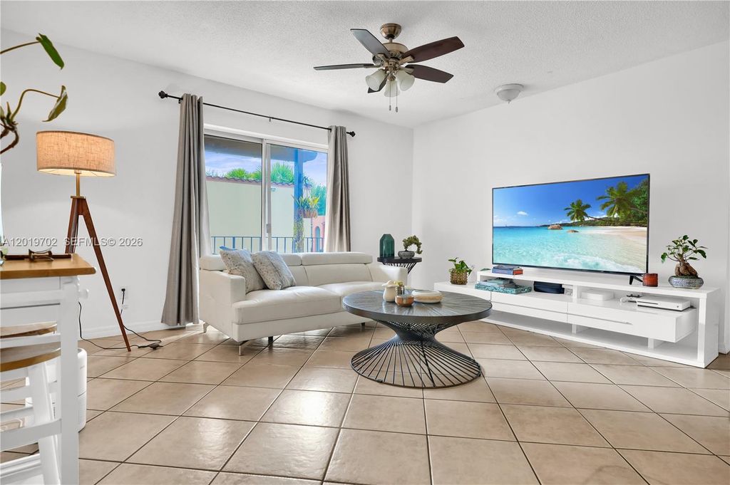 10786 N Kendall Dr D18, Miami, FL 33176