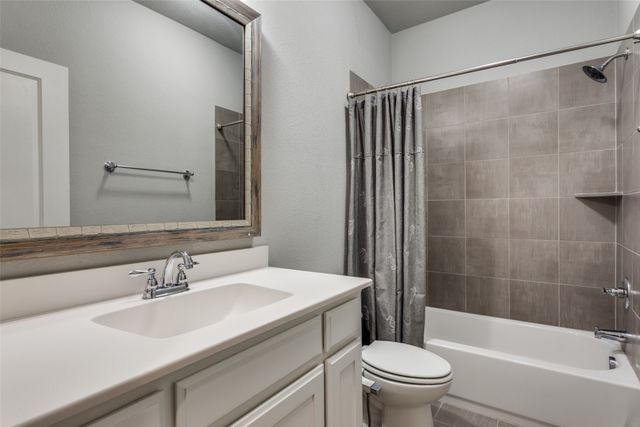 529 Inwood Street, Benbrook, TX 76126