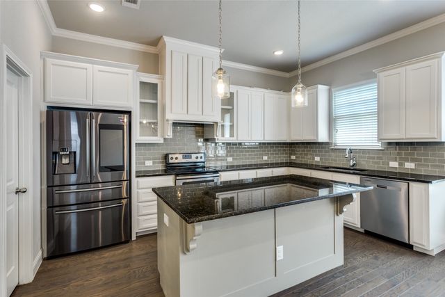 529 Inwood Street, Benbrook, TX 76126