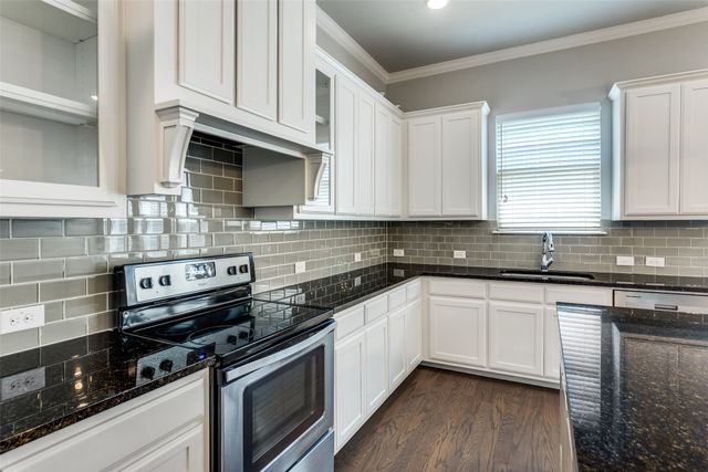 529 Inwood Street, Benbrook, TX 76126