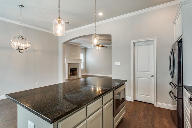 529 Inwood Street, Benbrook, TX 76126