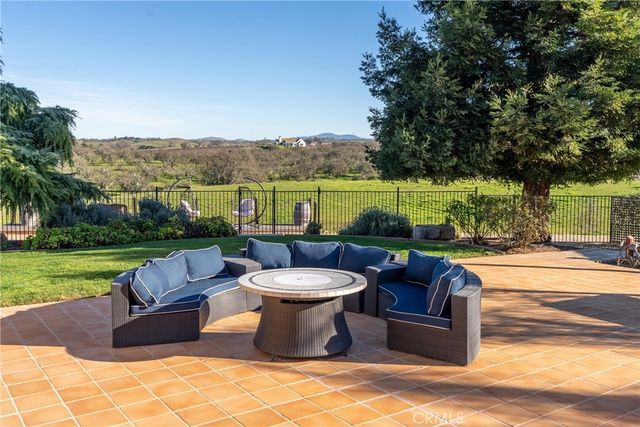 5315 El Pomar Drive, Templeton, CA 93465