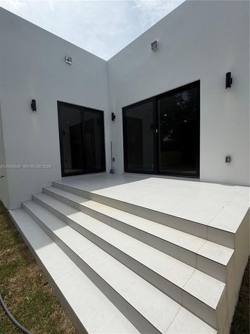 1860 NW 48th St, Miami, FL 33142