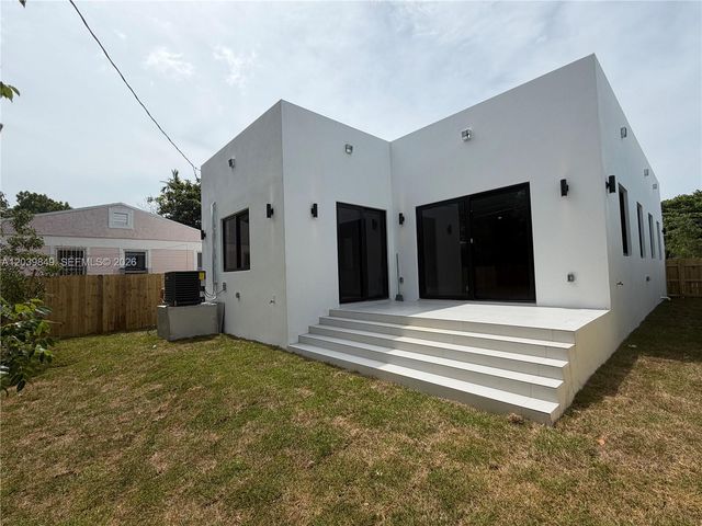 1860 NW 48th St, Miami, FL 33142