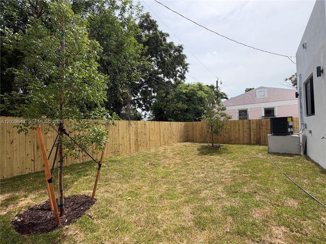 1860 NW 48th St, Miami, FL 33142