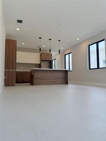 1860 NW 48th St, Miami, FL 33142