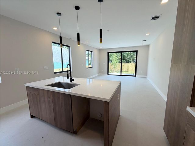1860 NW 48th St, Miami, FL 33142