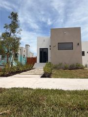 1860 NW 48th St, Miami, FL 33142