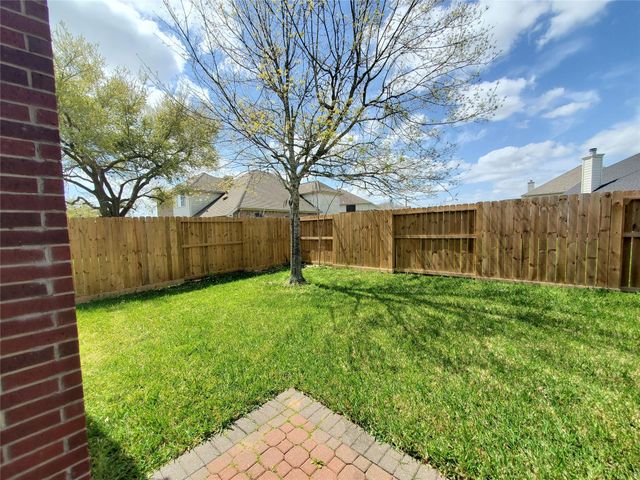 2502 Suncreek Lane, Pearland, TX 77584
