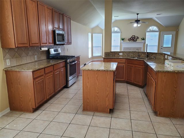 2502 Suncreek Lane, Pearland, TX 77584