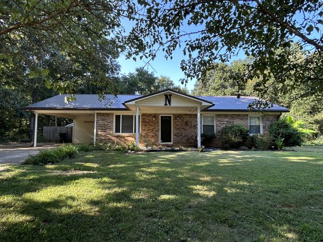 106 Shore Dr, Big Sandy, TN 38221